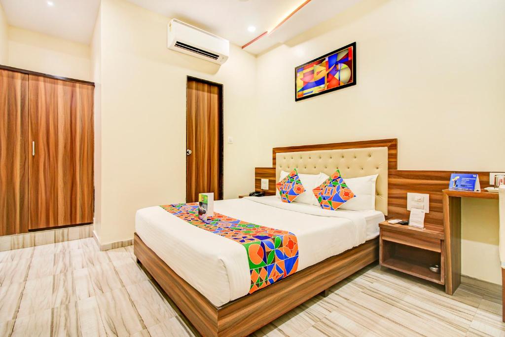 Двухместный (Улучшенный двухместный номер с 1 кроватью), OYO 13614 Hotel Axis International