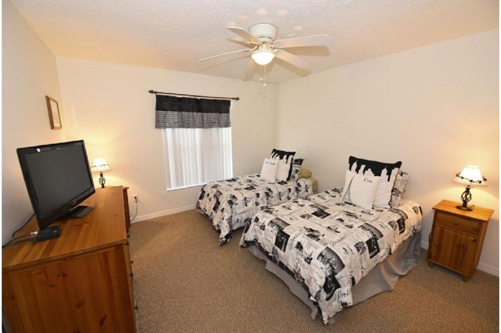 Four-Bedroom Pool Home Davenport photo 2