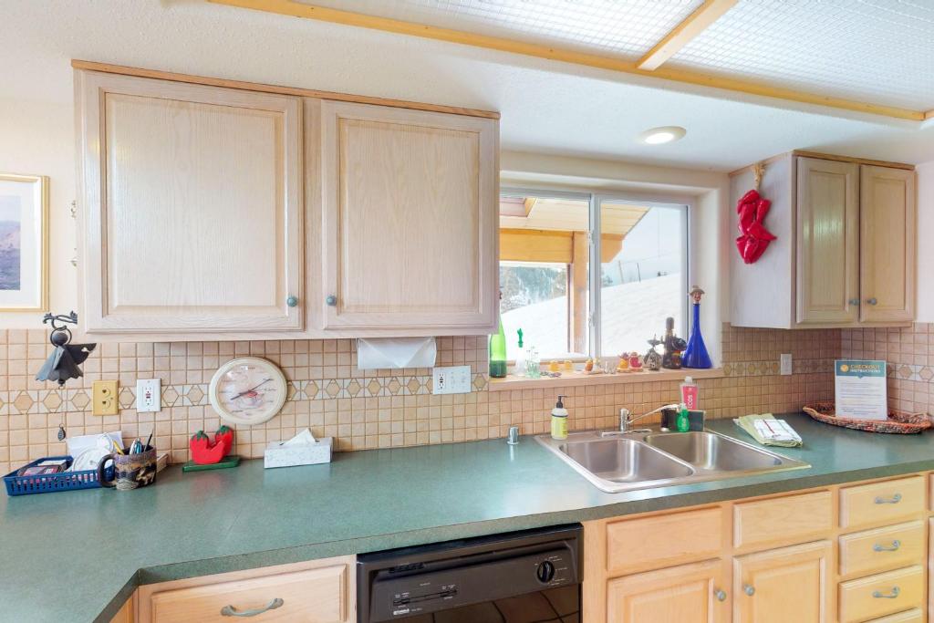 Creekside (upper level) photo 4