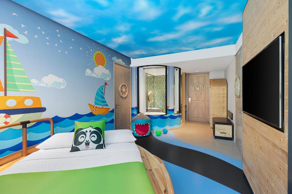 Двухместный (Семейный люкс с 2 спальнями), Four Points by Sheraton Phuket Patong Beach Resort