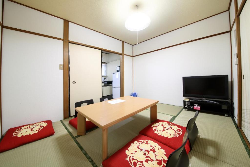 EX Two-story old private house Matsubara photo 2