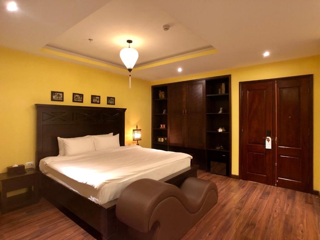 Сьюит (Улучшенный люкс с кроватью размера «king-size»), Le Grand Hanoi Hotel - The Oriental