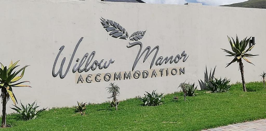WILLOW MANOR photo 1