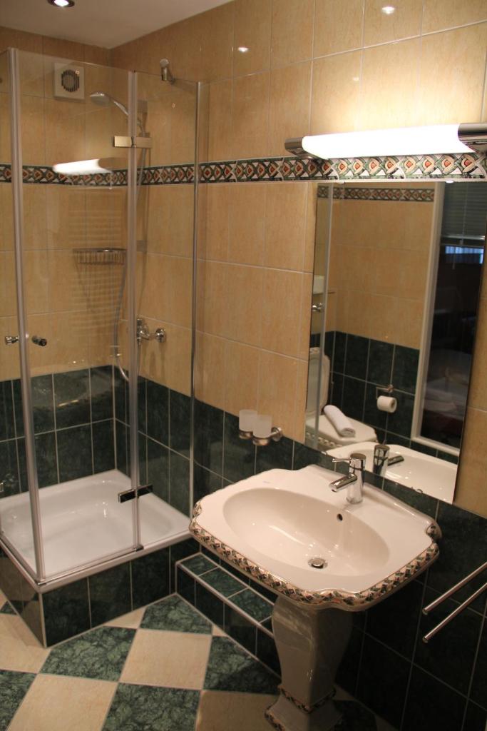 Wali's Hotel photo 2