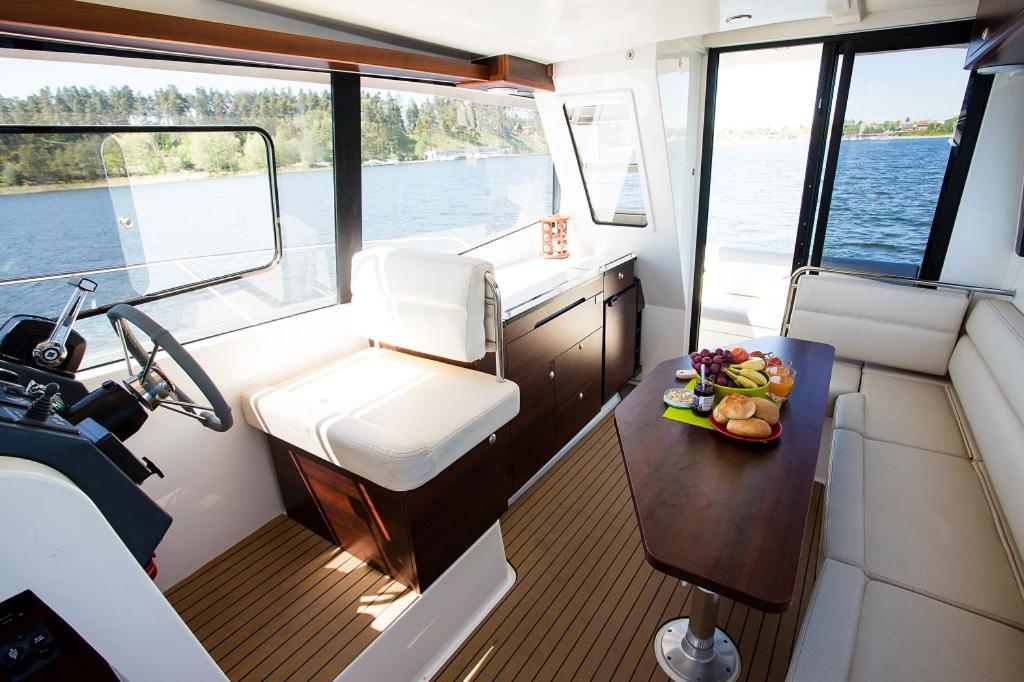 Jacht motorowy Platinum 989 Flybridge photo 1