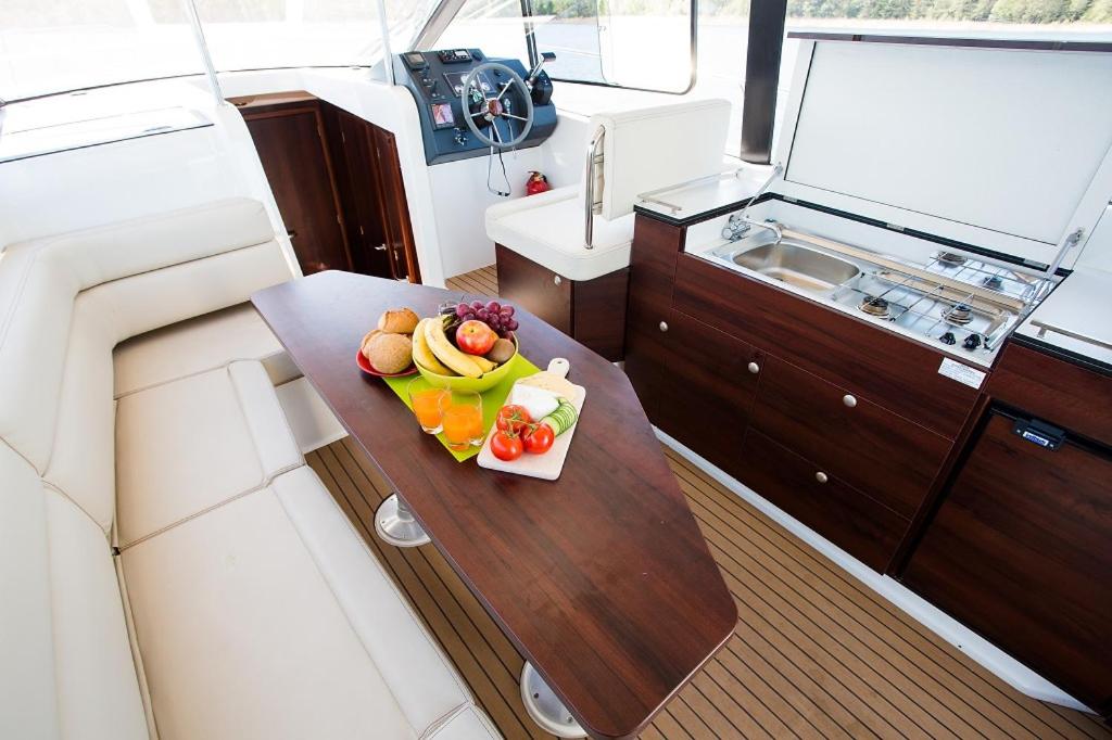 Jacht motorowy Platinum 989 Flybridge photo 3
