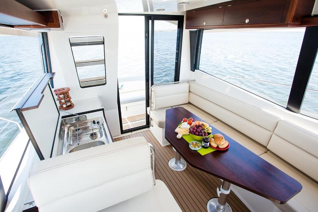 Jacht motorowy Platinum 989 Flybridge photo 2