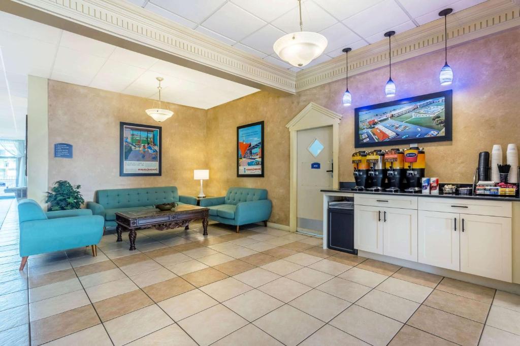 Howard Johnson by Wyndham Lakeland photo 4