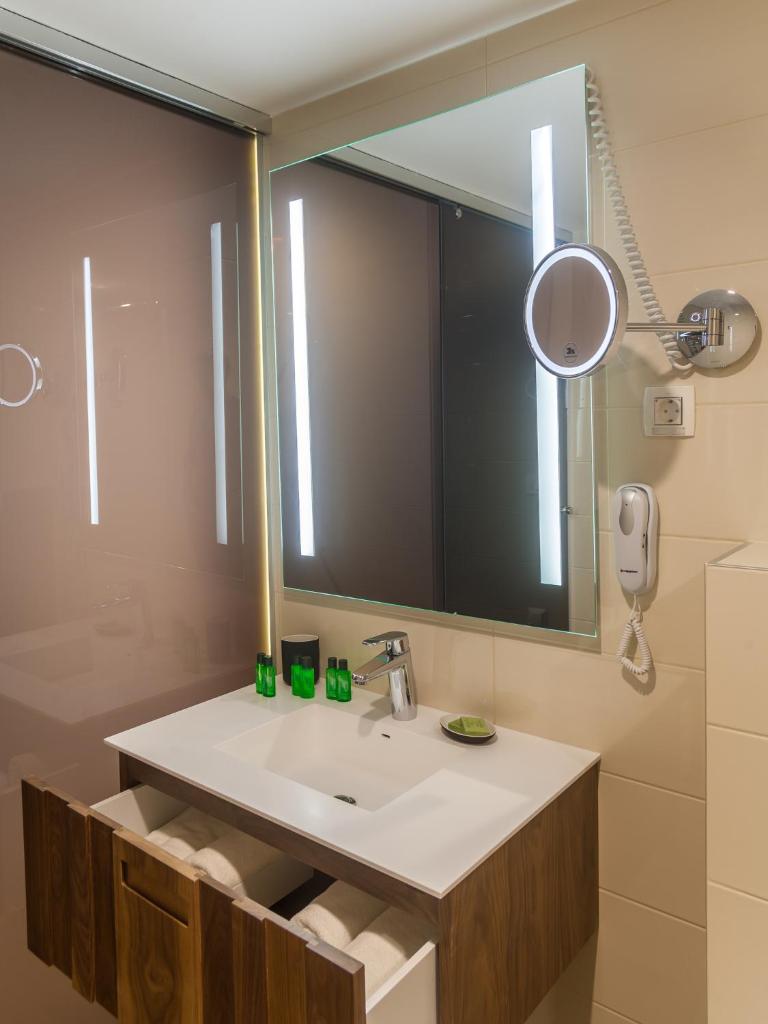 Апартаменты (Апартаменты Делюкс с балконом и видом на море), BEST WESTERN Park Hotel