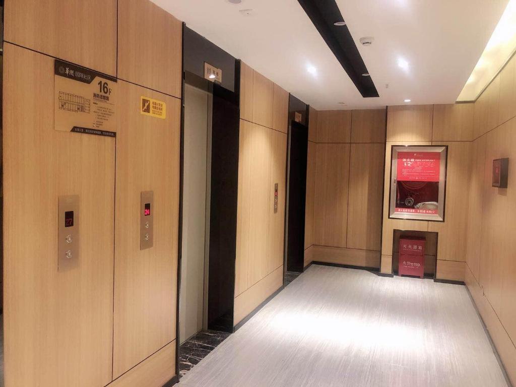 IU Hotel Guiyang Olympic Sports Center China Resources Vientiane photo 4