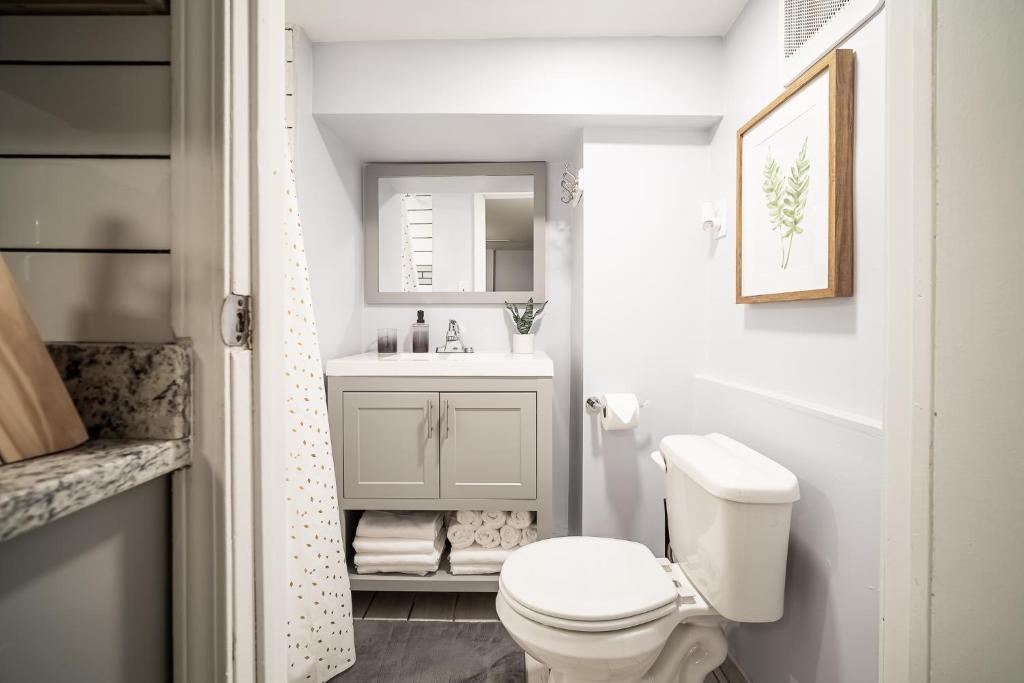 Апартаменты (Апартаменты с 2 спальнями), Bright and Cozy 2BR Condo in Logan Square!