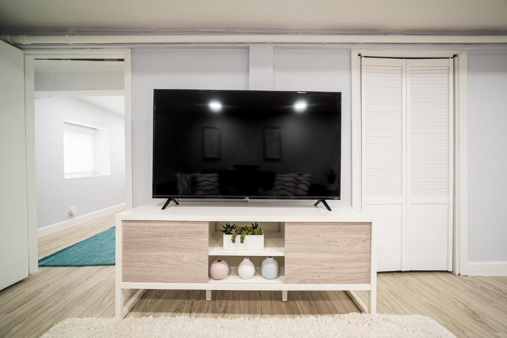 Апартаменты (Апартаменты с 2 спальнями), Bright and Cozy 2BR Condo in Logan Square!