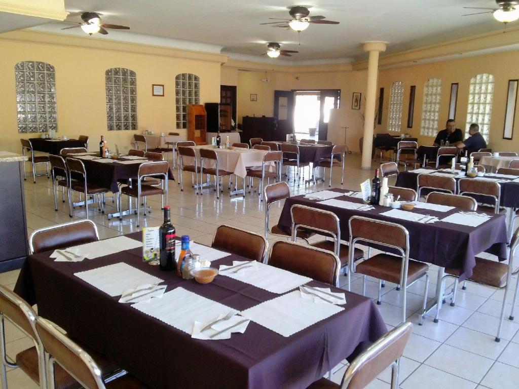 El Camino Hotel & Suites photo 4