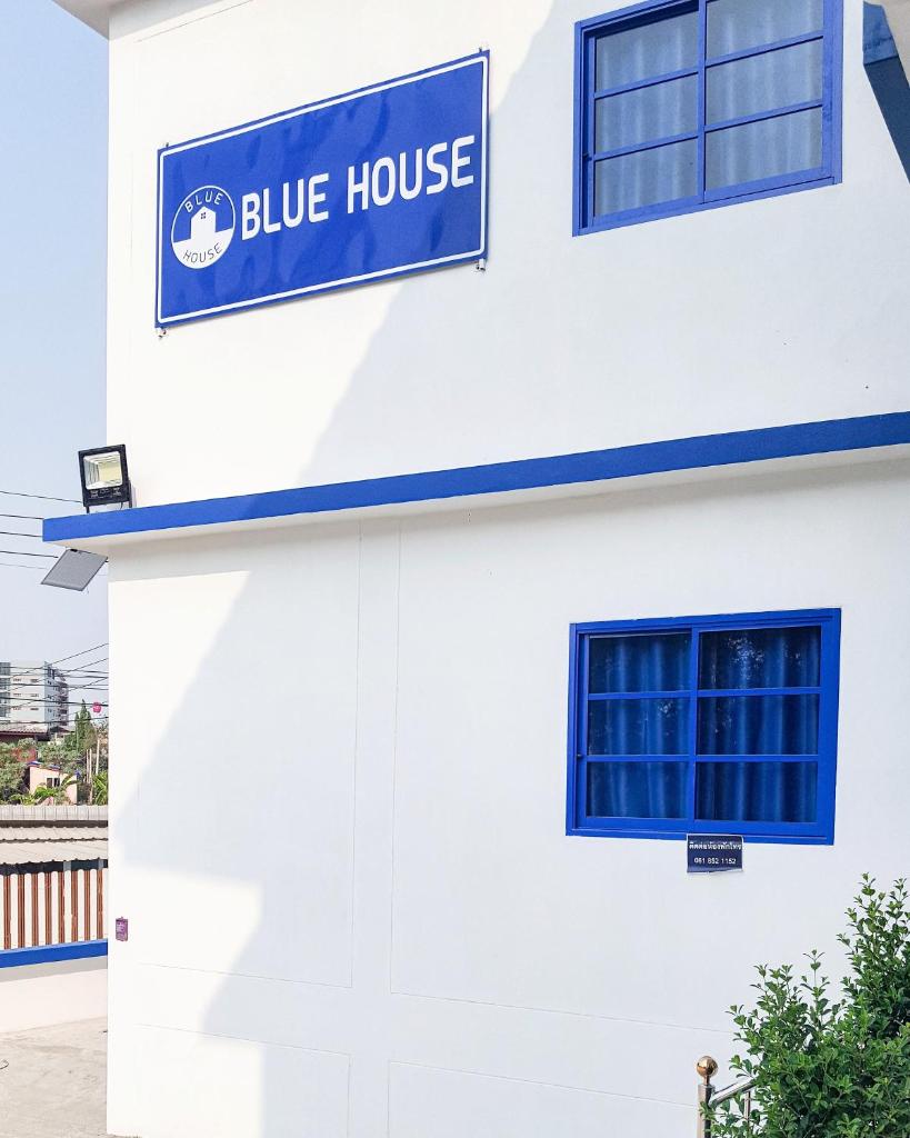 Blue House photo 3