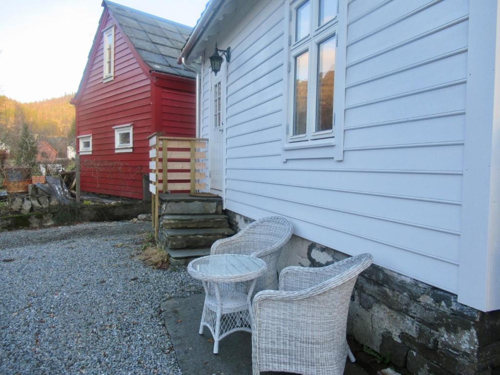 Trolltunga, Jondal, Sommerski photo 1