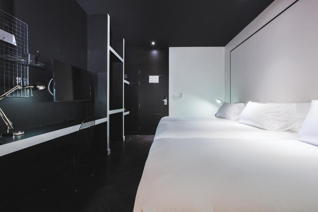 Blu Monkey Hub and Hotel Phuket - SHA Extra Plus photo 1