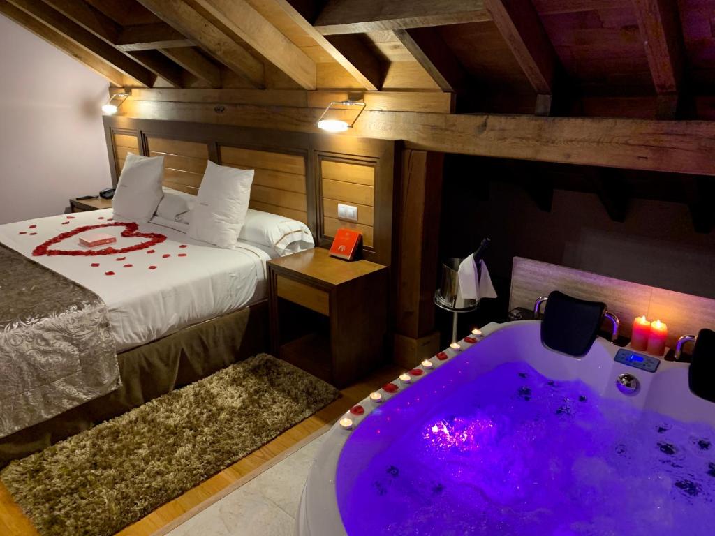 Akla Hotel Suites Valles Pasiegos - Tap to explore photos