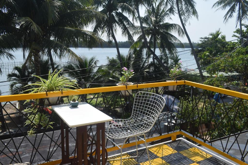 Coral Riverside Homestay & Hostel