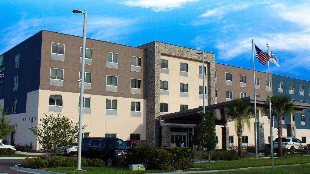 Holiday Inn Express & Suites Jacksonville W - I295 and I10, an IHG Hotel image
