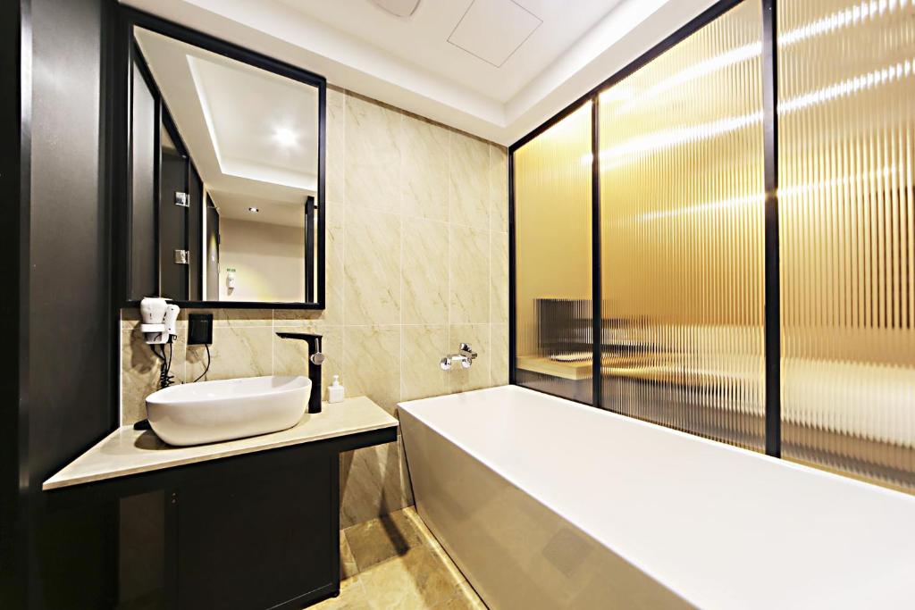 Masan Almond Hotel photo 4
