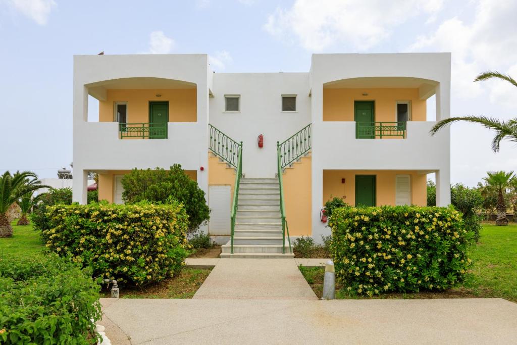 Sovereign Beach Hotel photo 1