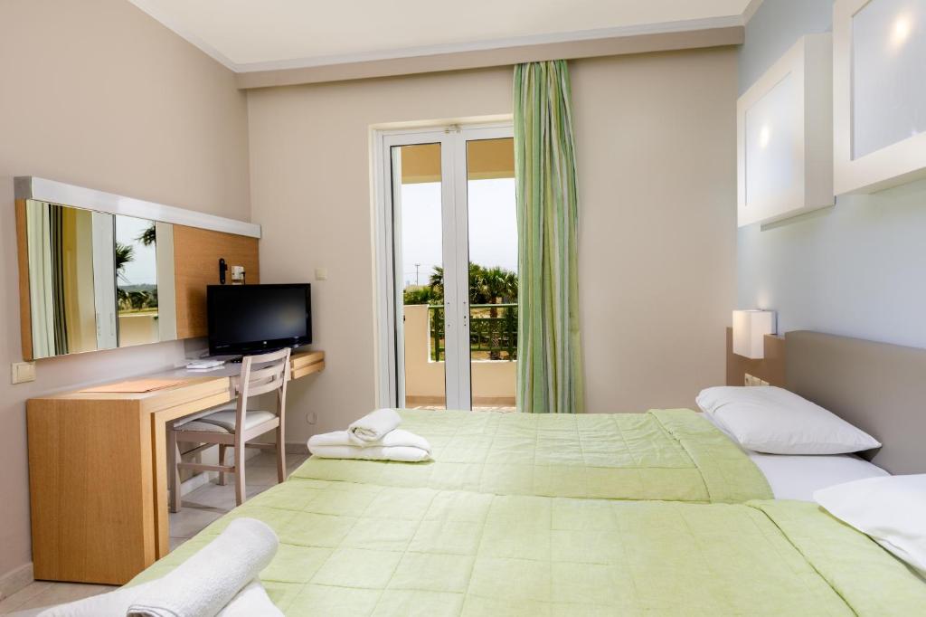Sovereign Beach Hotel photo 4