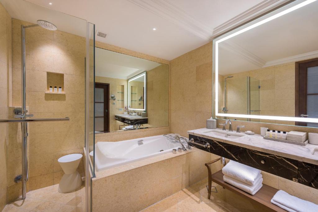Двухместный (Номер Straits Club Courtyard), The Fullerton Hotel Singapore