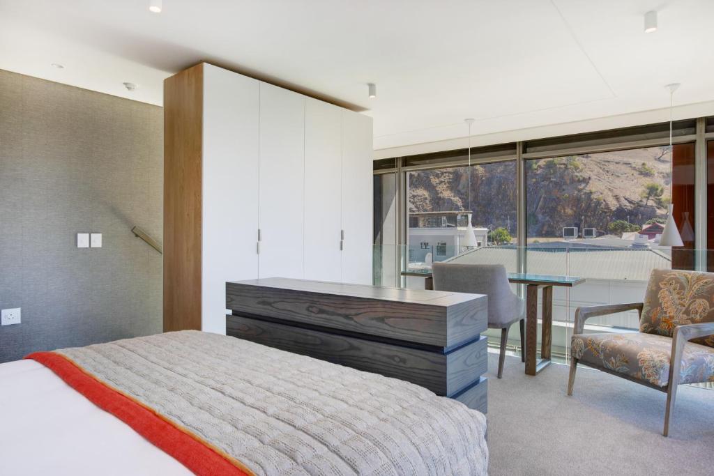 Always-Power Luxury De Waterkant Loft Retreat - Tap to explore photos