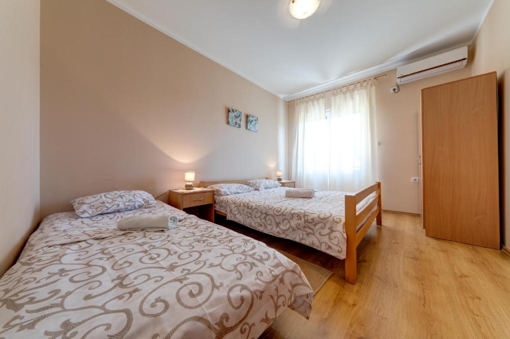 Apartments Pelle photo 3
