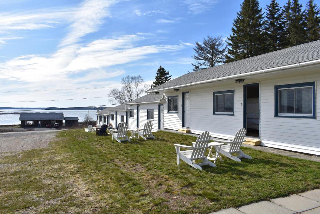 Friars Bay Inn & Cottages - Tap to explore photos