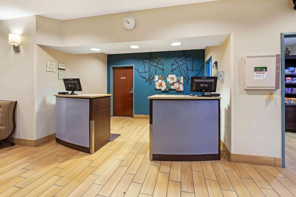 La Quinta by Wyndham South Bend photo 1