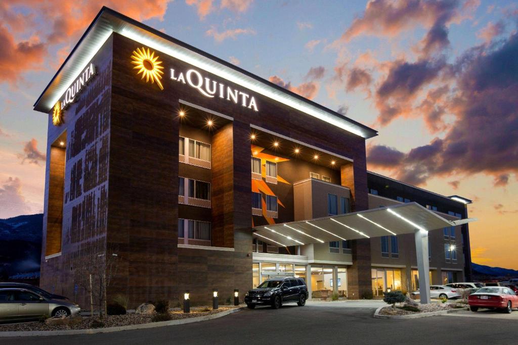 La Quinta Inn & Suites by Wyndham Cedar City image
