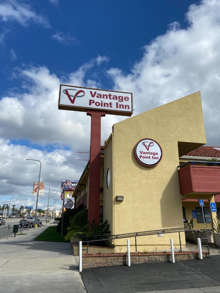 Vantage Point Inn Woodland Hills image