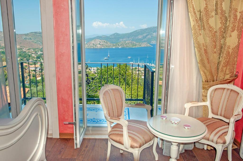 Swan Lake Hotel - Adult Only photo 3