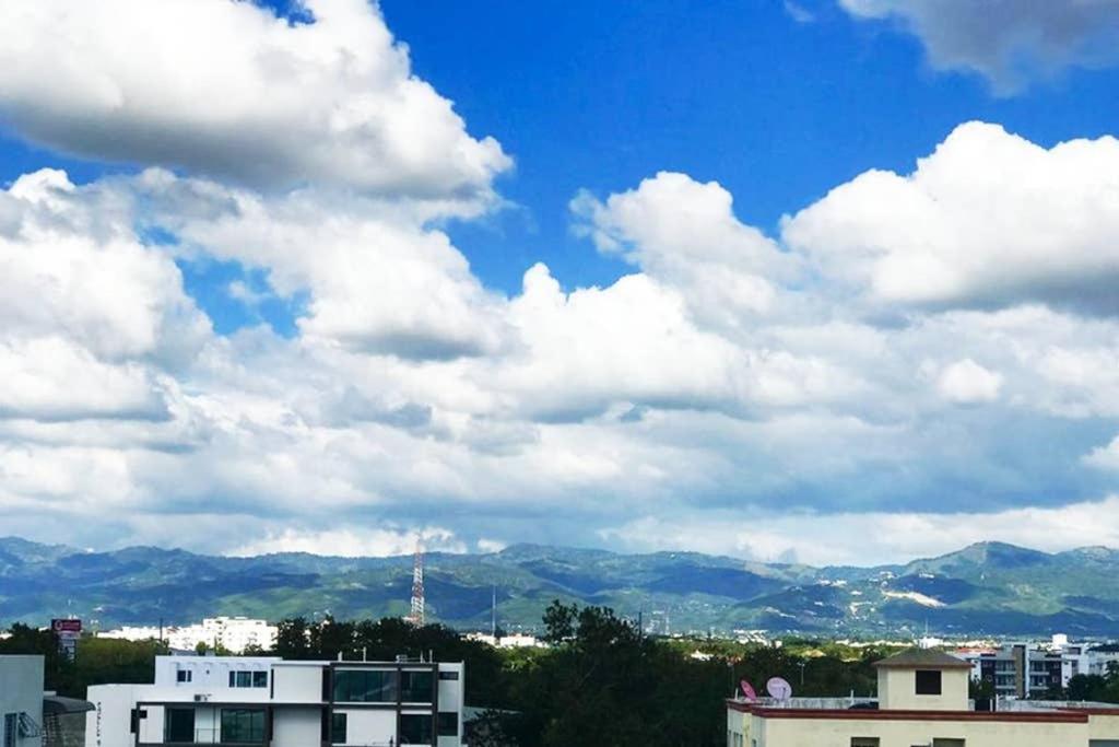 Modern 3 Bedroom Apt with Wifi and AC Near Airport and Major Areas photo 3