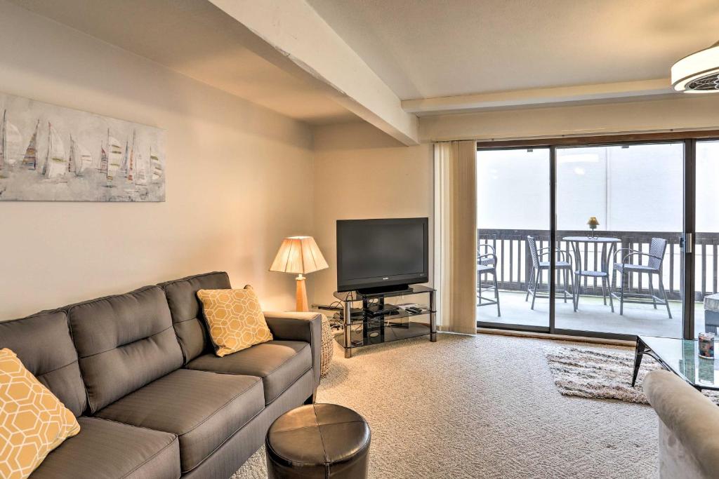 The Shores Condo with Beach Access Less Than 2 Mi to Dtwn! photo 3