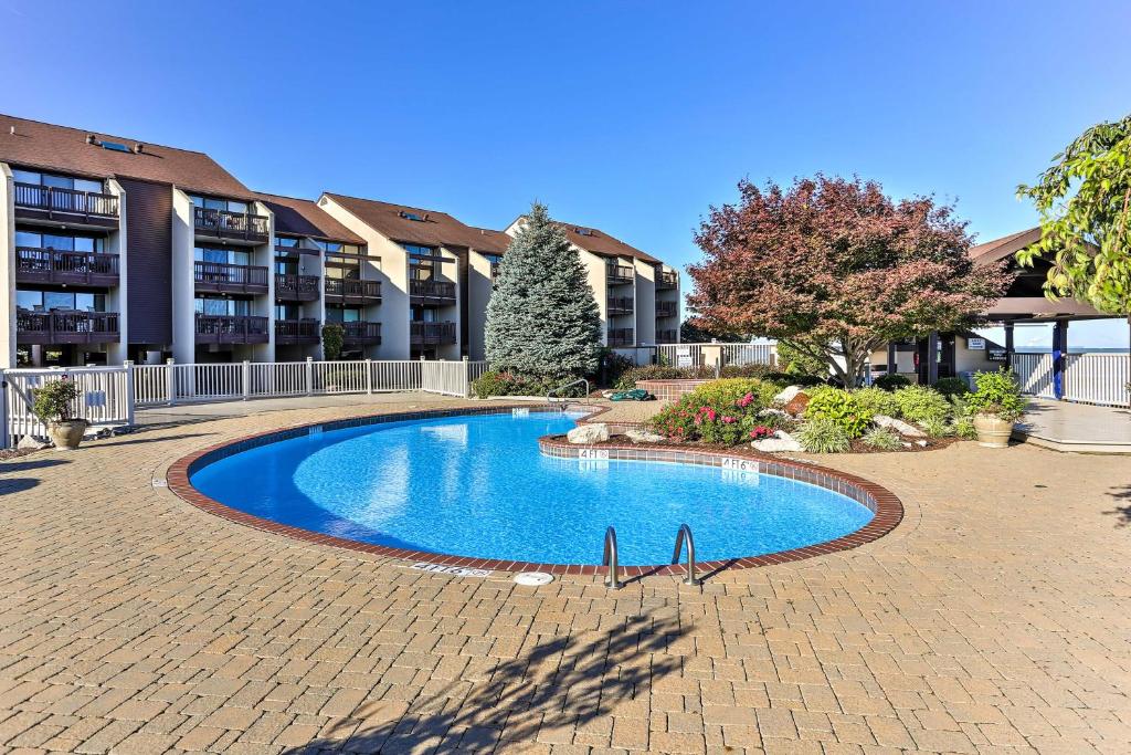 The Shores Condo with Beach Access Less Than 2 Mi to Dtwn! photo 2