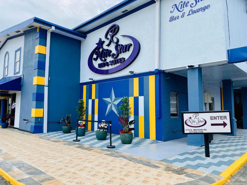 R Nite Star Inn & Suite image