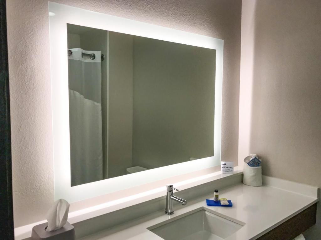 Holiday Inn Express & Suites Lubbock West, an IHG Hotel photo 4