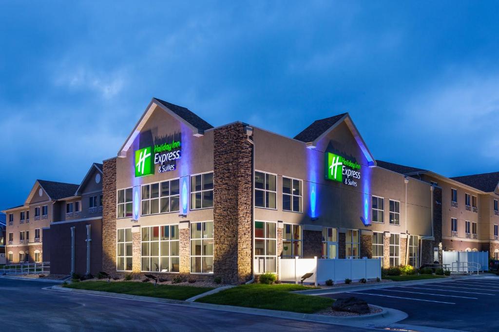 Holiday Inn Express Hotel & Suites Rapid City, an IHG Hotel image