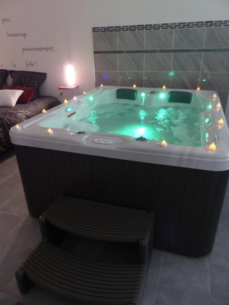 Nuit romantique avec Jacuzzi SPA privatif proche TOULOUSE photo 3