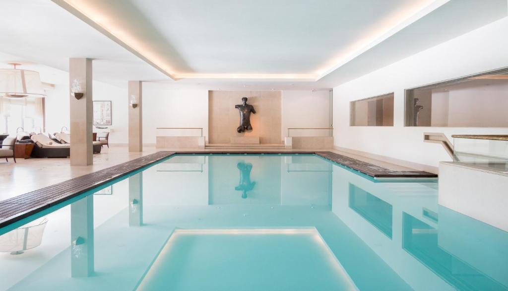 Двухместный (Улучшенный номер с кроватью размера «king-size»), Four Seasons Hotel Ritz Lisbon