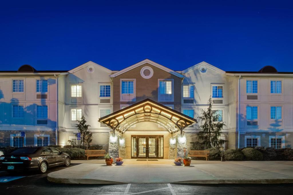 Staybridge Suites Cleveland Mayfield Heights Beachwood, an IHG Hotel image