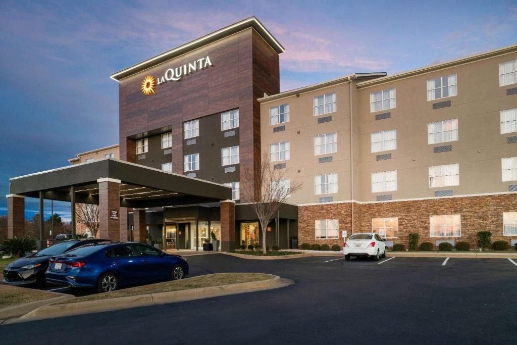 La Quinta Inn & Suites by Wyndham Montgomery image