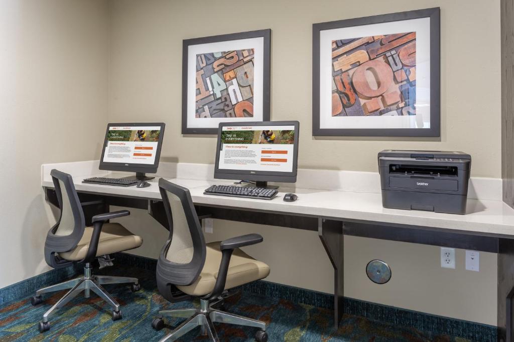 Candlewood Suites - Davenport, an IHG Hotel photo 2