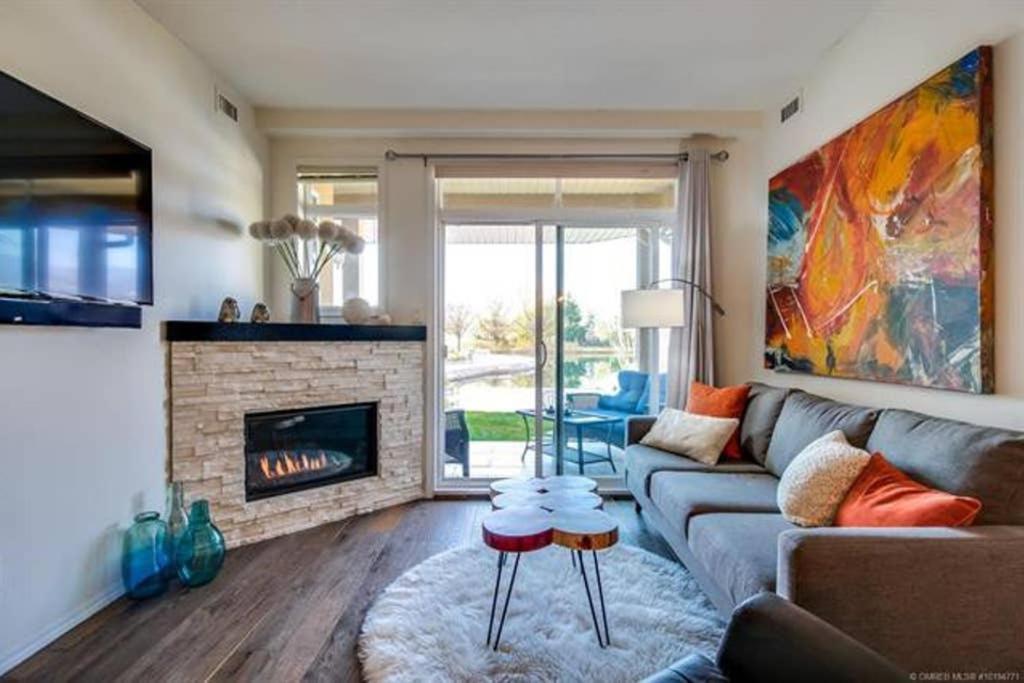 Tranquil Waterfront Condo photo 3