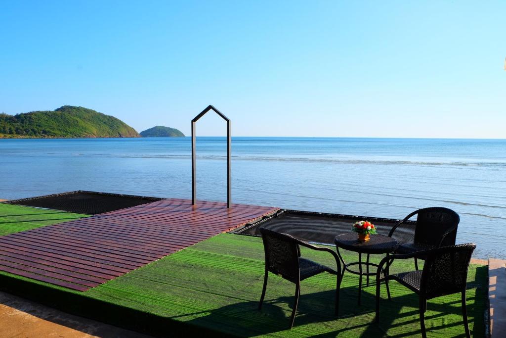 New Travel Beach Hotel & Resort photo 3