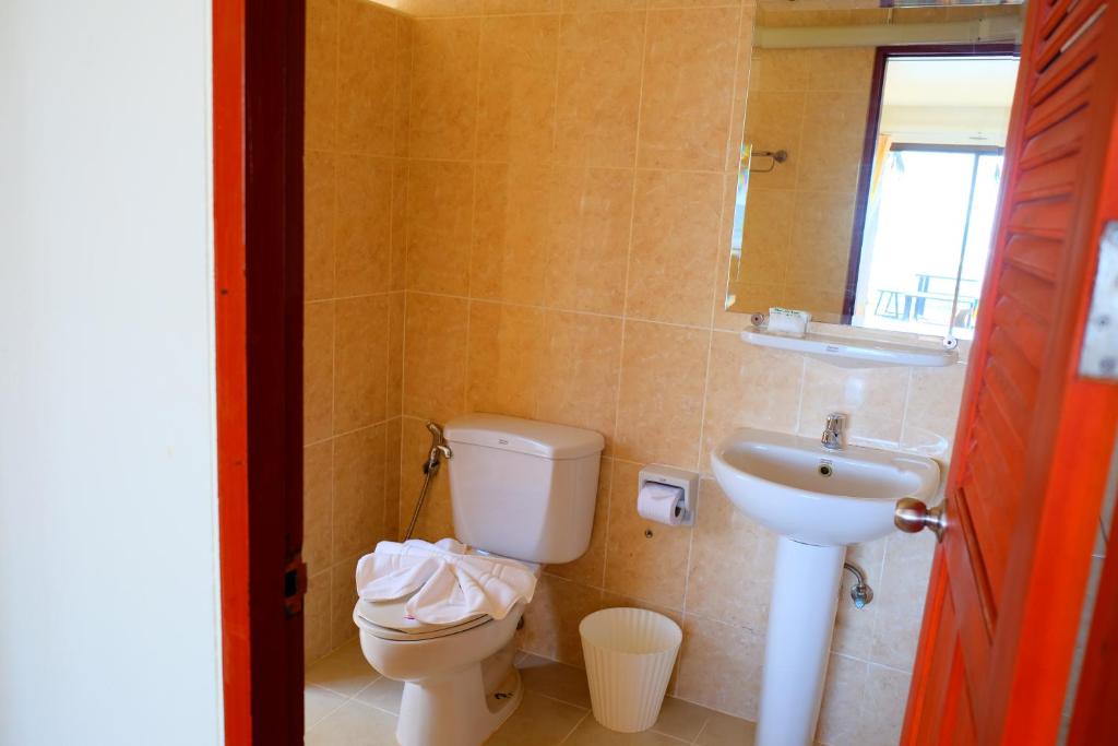 New Travel Beach Hotel & Resort photo 1