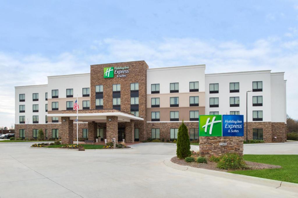 Holiday Inn Express Hotel & Suites Monroe, an IHG Hotel image