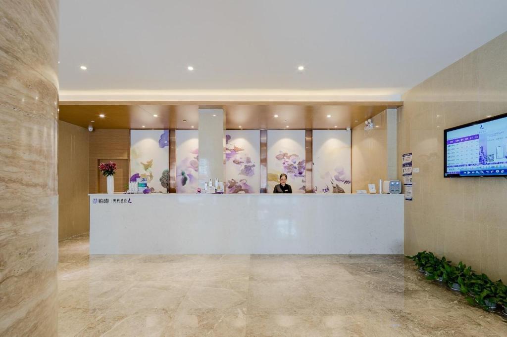 Lavande Hotels·Guangzhou Fangcun Jiaokou Metro Station photo 1